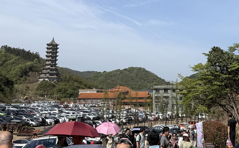 五一大圍山森林公園迎來(lái)客流高峰，易景通票務(wù)系統(tǒng)穩(wěn)定運(yùn)行